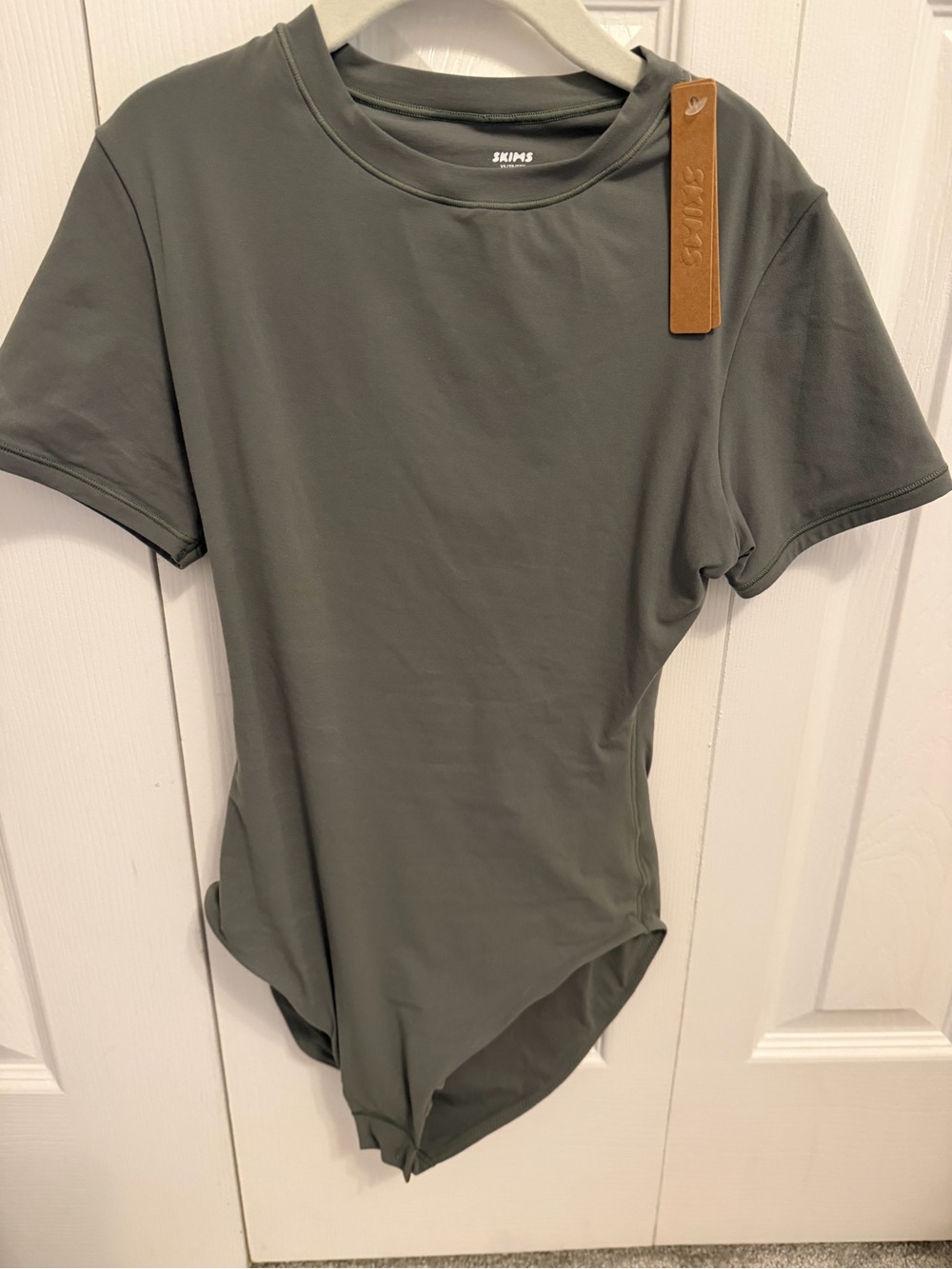 SKIMS Fits Everybody T-Shirt Bodysuit in Gunmetal  Size XS NWT